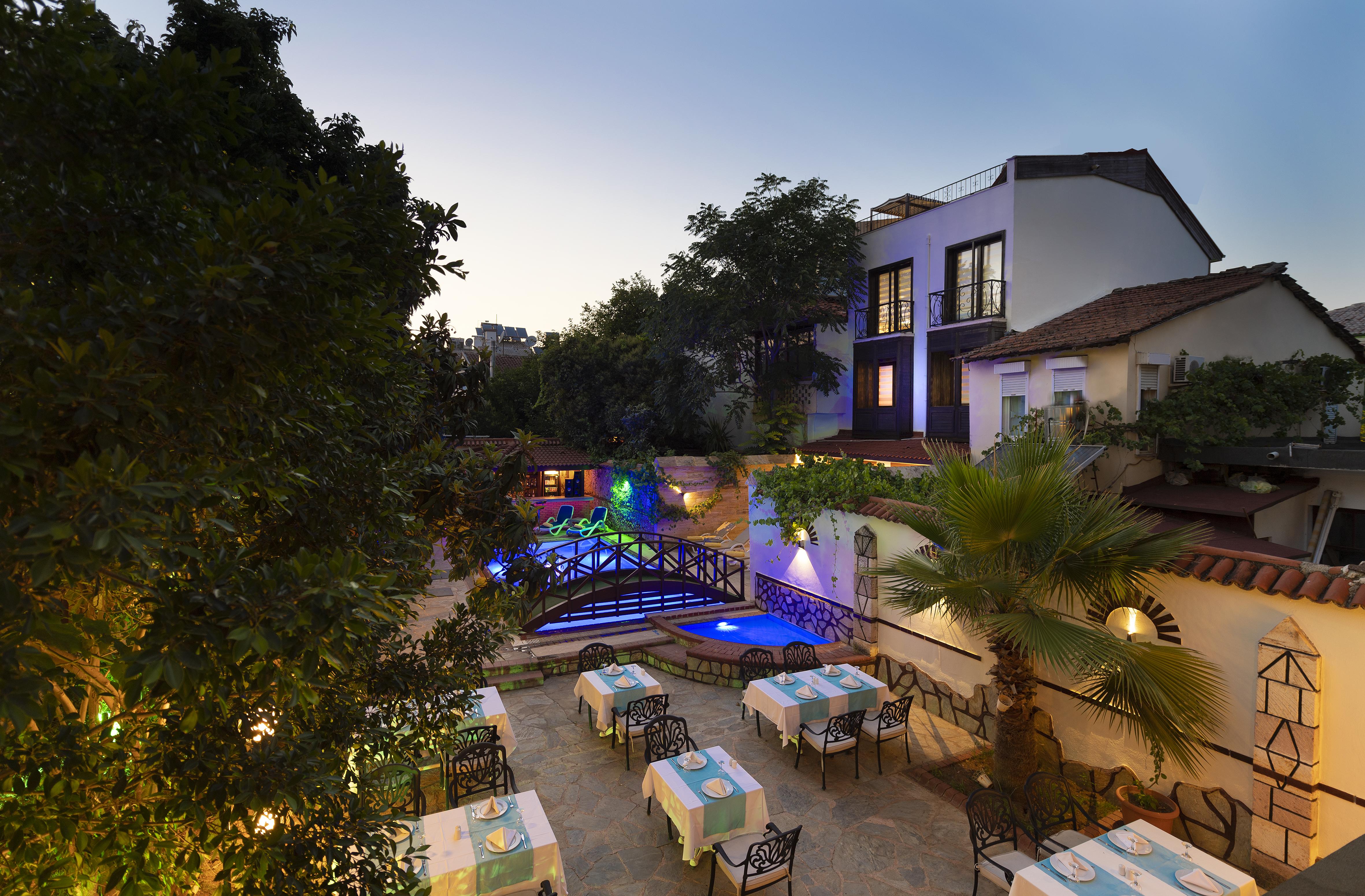 Castle Old Town Hotel Antalya Exteriör bild